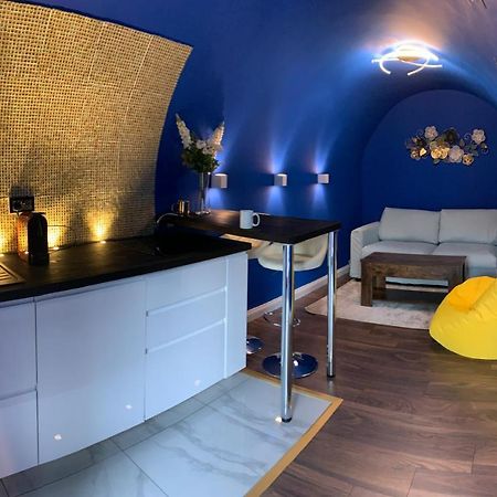 Quirky Vaulted Flat With Terrace Apartment Bath Bagian luar foto