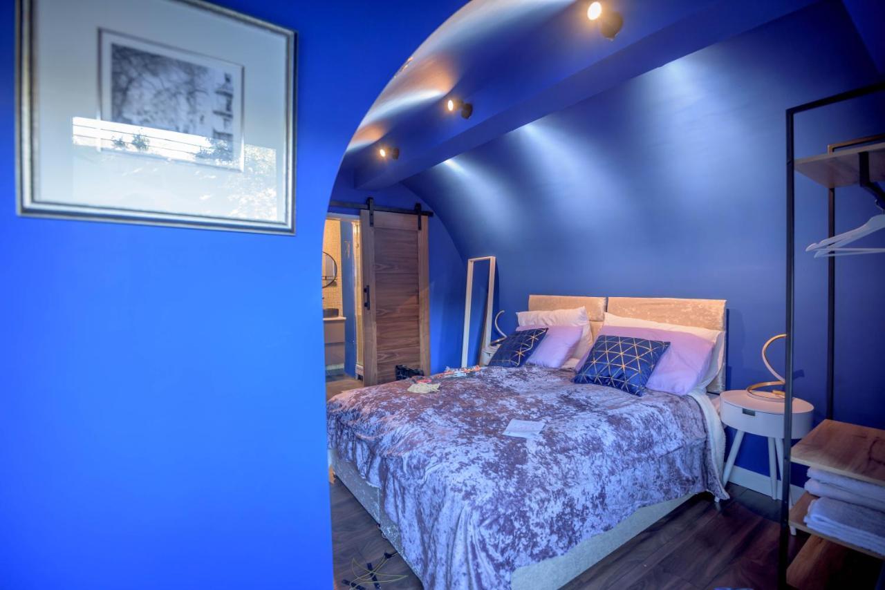 Quirky Vaulted Flat With Terrace Apartment Bath Bagian luar foto