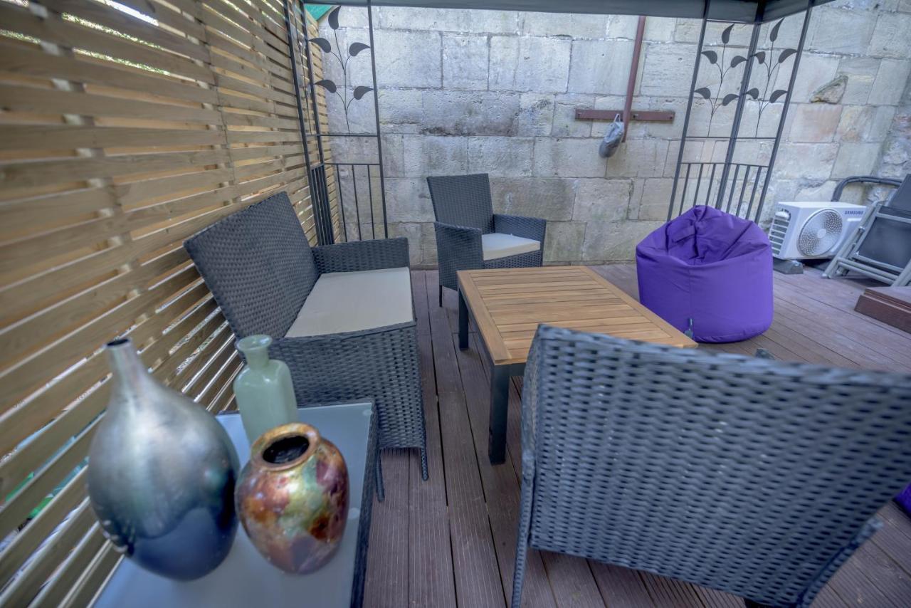Quirky Vaulted Flat With Terrace Apartment Bath Bagian luar foto
