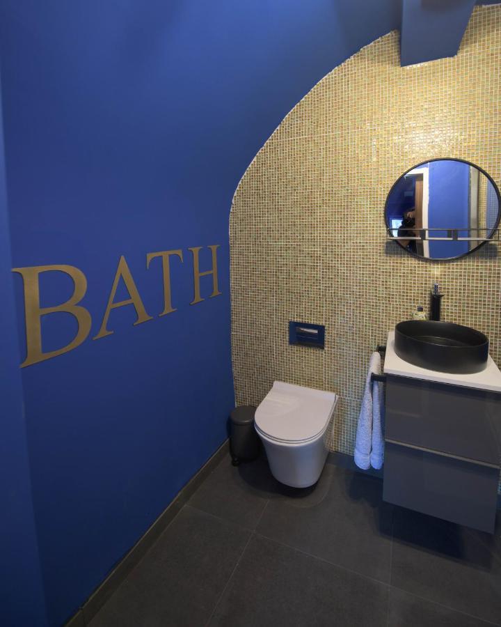 Quirky Vaulted Flat With Terrace Apartment Bath Bagian luar foto