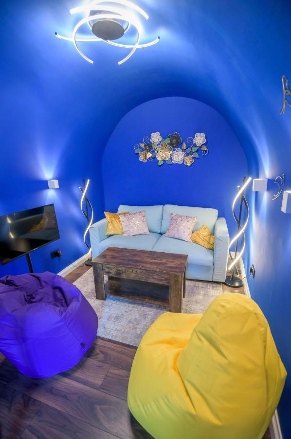 Quirky Vaulted Flat With Terrace Apartment Bath Bagian luar foto
