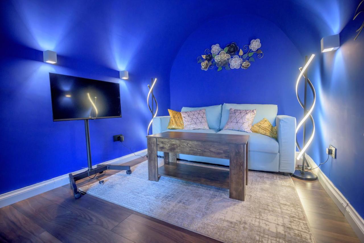 Quirky Vaulted Flat With Terrace Apartment Bath Bagian luar foto
