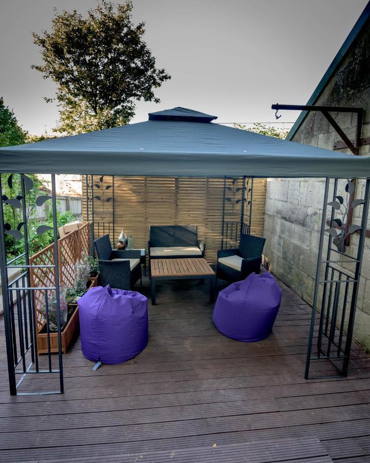 Quirky Vaulted Flat With Terrace Apartment Bath Bagian luar foto