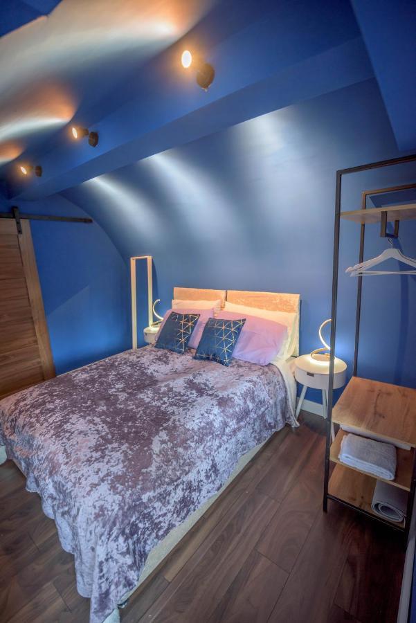 Quirky Vaulted Flat With Terrace Apartment Bath Bagian luar foto