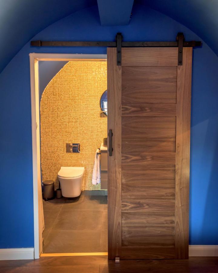 Quirky Vaulted Flat With Terrace Apartment Bath Bagian luar foto