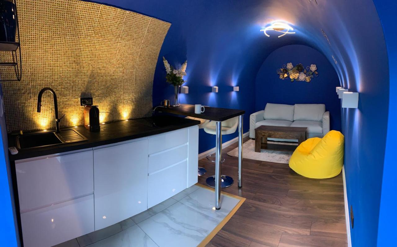 Quirky Vaulted Flat With Terrace Apartment Bath Bagian luar foto